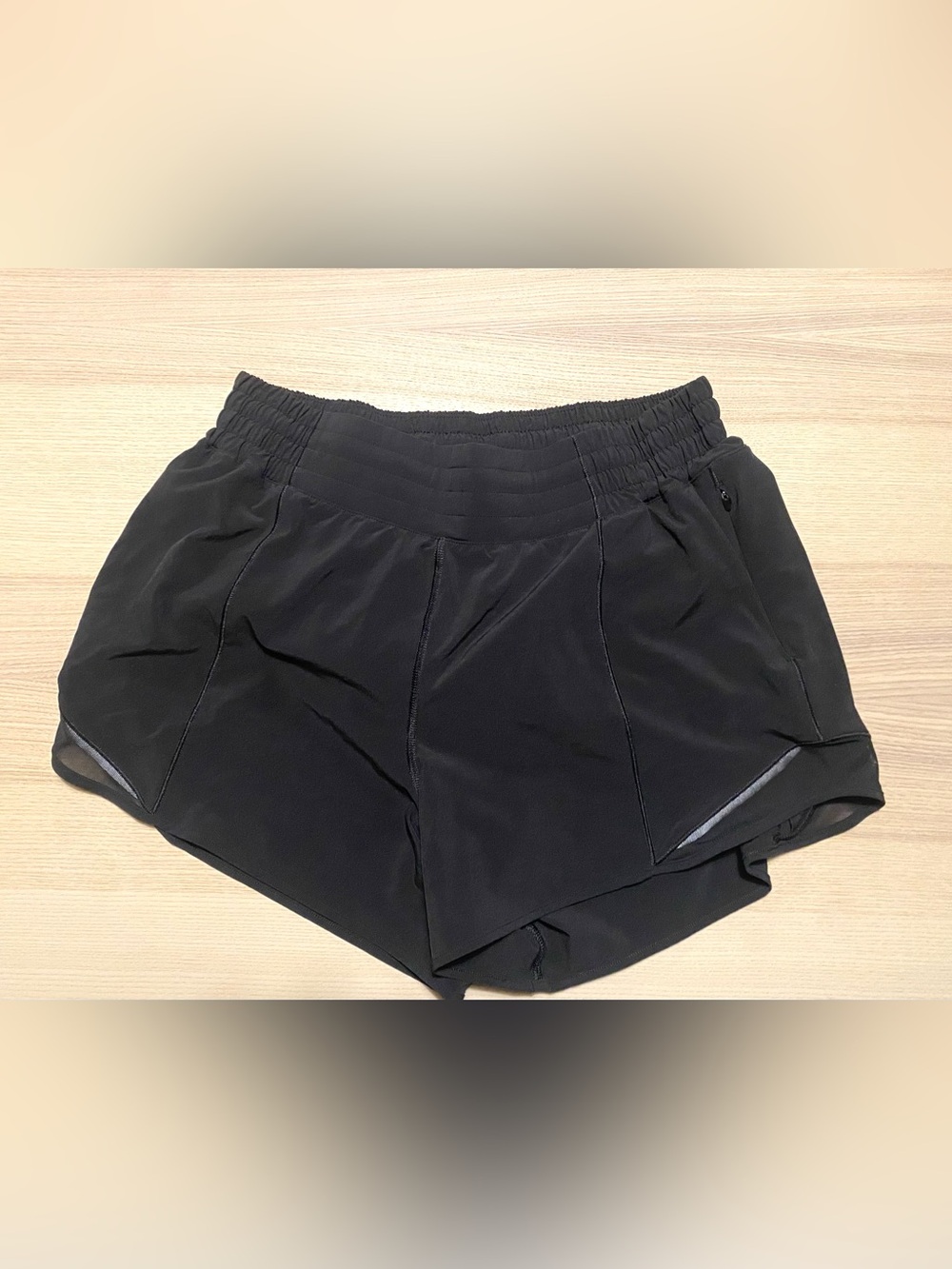 lululemon athletica hottie hot hot highrise short 4”.